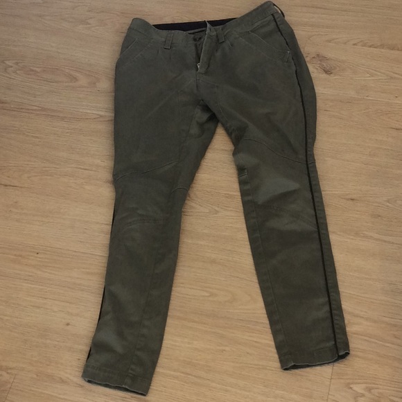 Green rider pants model - Picture 4 of 7